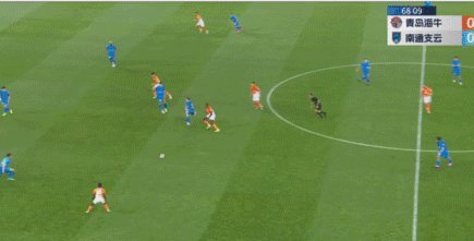 宋文杰右路传中，林创益包抄破门，海牛1-0泰山