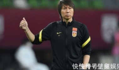 日本球迷的赛后奇迹：干净离场胜过一切防守
