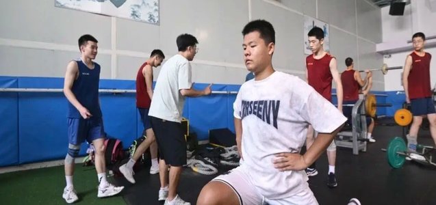 2026第三期男子精英大区训练营（2013年龄段）怎么嗨球那么多个？