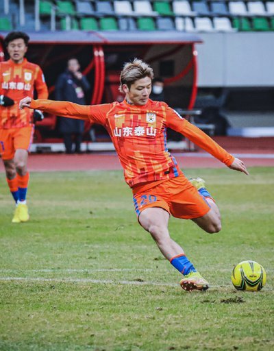 半场：广西恒宸0-2山东泰山，陈蒲破门，泽卡传射