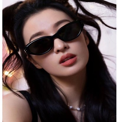 正常人谁天天带个墨眼镜，是耍帅吗？