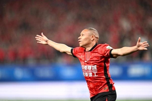 董路25年初，还说王钰栋顶天中超替补，现在网上还能找到视频