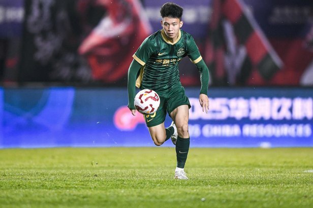 董路25年初，还说王钰栋顶天中超替补，现在网上还能找到视频