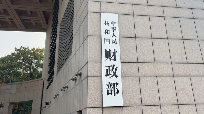 巴萨暂弃引援 重用科尔特斯成未来主力