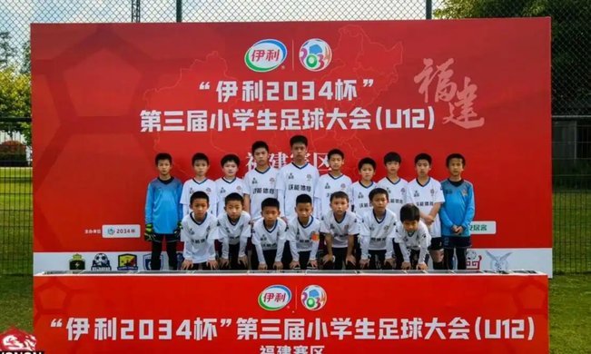 赵松源在清华附中学习成绩是年级前三十？？？