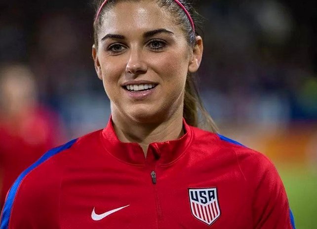 美国女足传奇：看NBA和NFL个个都是壮汉，不敢信梅西是最佳