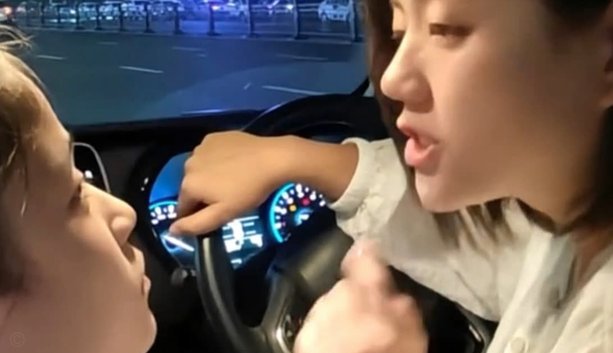低端的炒作 尴尬的孩子